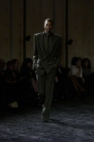 Look 40